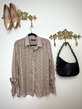 Banana Republic taupe/Lavender Blouse with Gold Foil Accents Xl